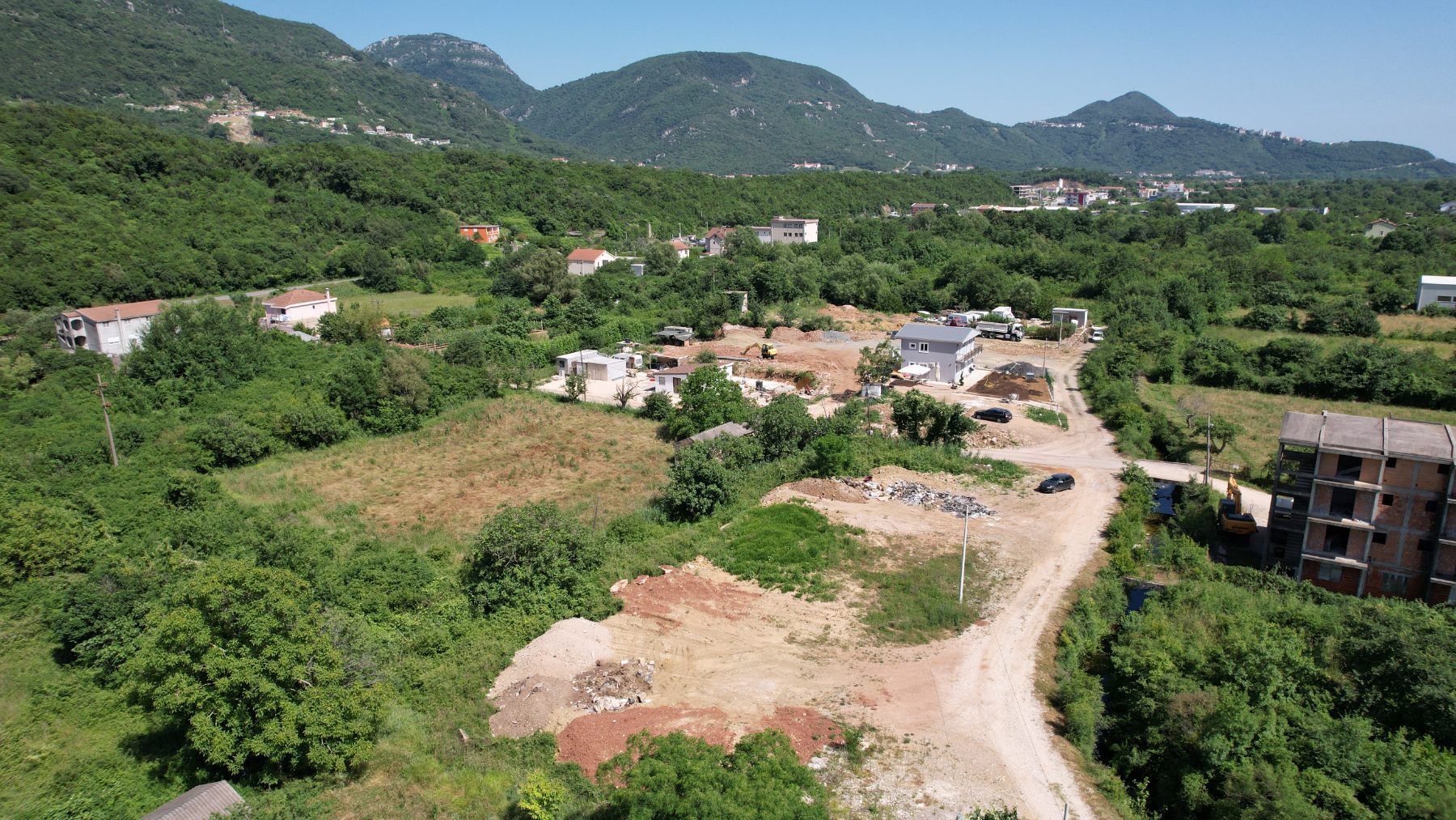 amforaproperty.com/Urbanizovan Plac 2.560m2 za Zajedničku Gradnju (26%) na Magistralnom Putu Budva-Tivat (Kovačko Polje) - Direktno od Vlasnika, Odlična Investicija (Zajednicka