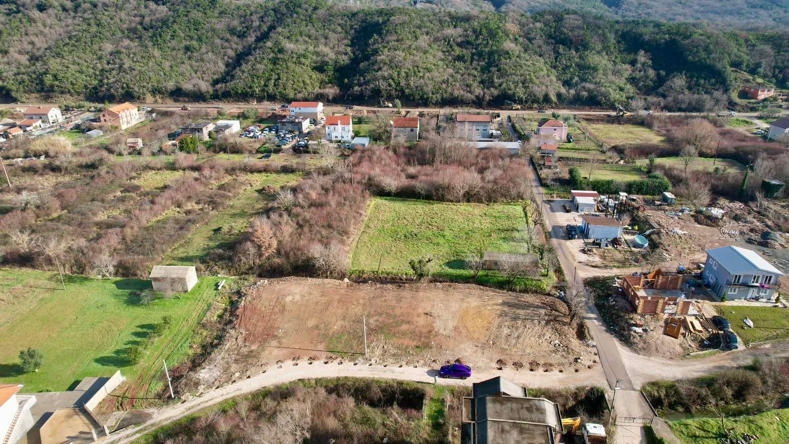 amforaproperty.com/Urbanizovan Plac 2.559m2 za Zajedničku Gradnju (19%) na Magistralnom Putu Budva-Tivat (Kovačko Polje) - Direktno od Vlasnika, Odlična Investicija