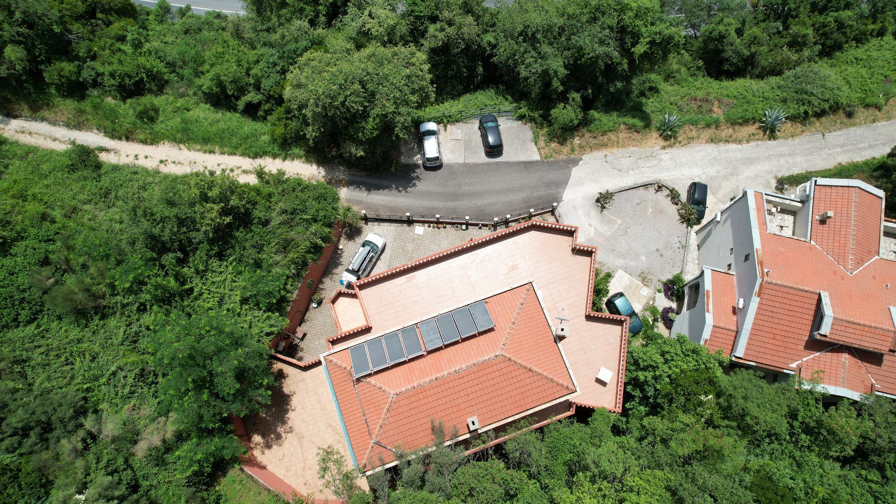 Ekskluzivno izdavanje: Kuća sa panoramskim pogledom na more - Budva, Seoce! Idealno za podzakup i turističko izdavanje! (NA DUZI PERIOD) - Amfora Real Estate