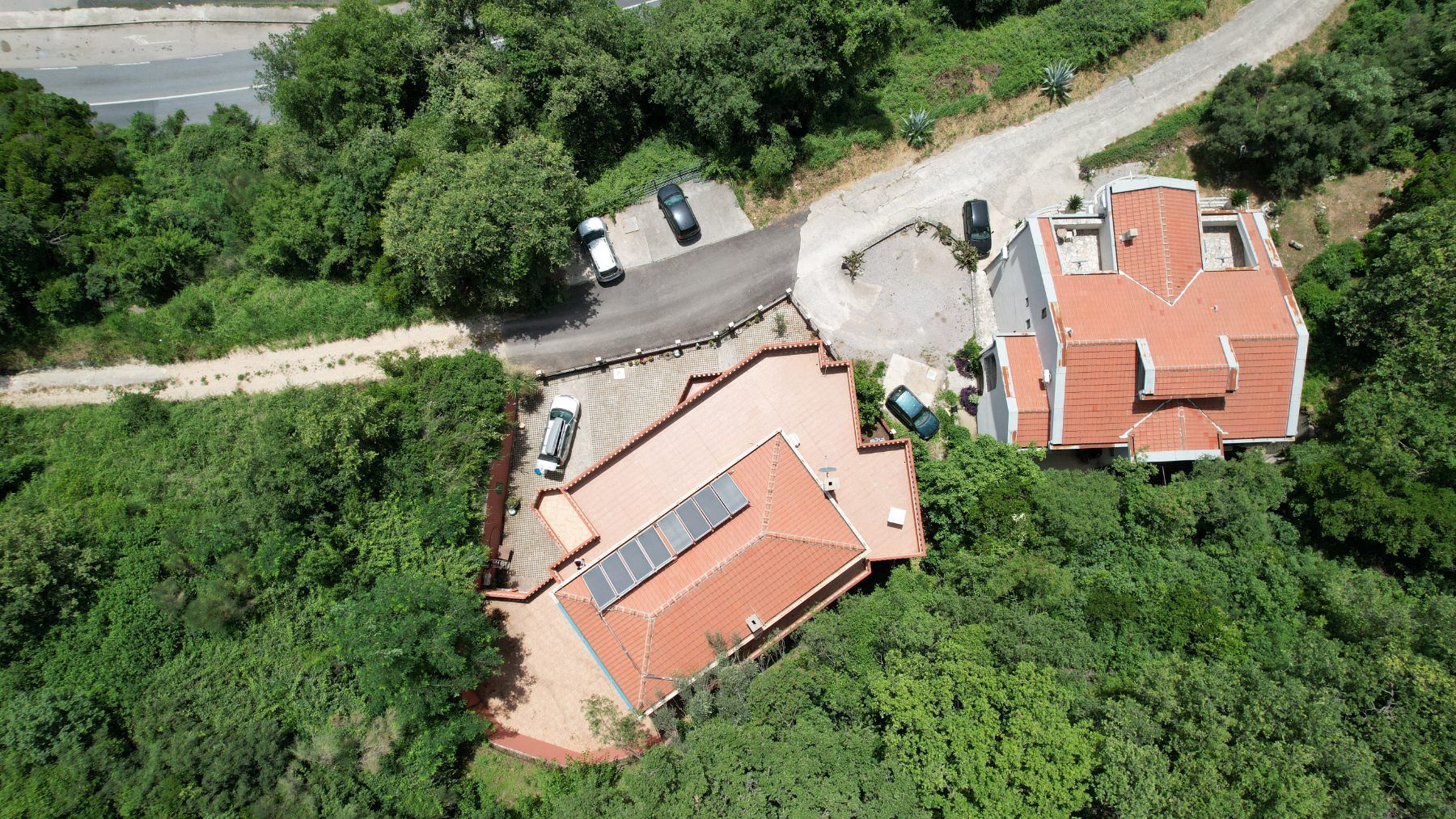 Ekskluzivno izdavanje: Kuća sa panoramskim pogledom na more - Budva, Seoce! Idealno za podzakup i turističko izdavanje! (NA DUZI PERIOD) - Amfora Real Estate