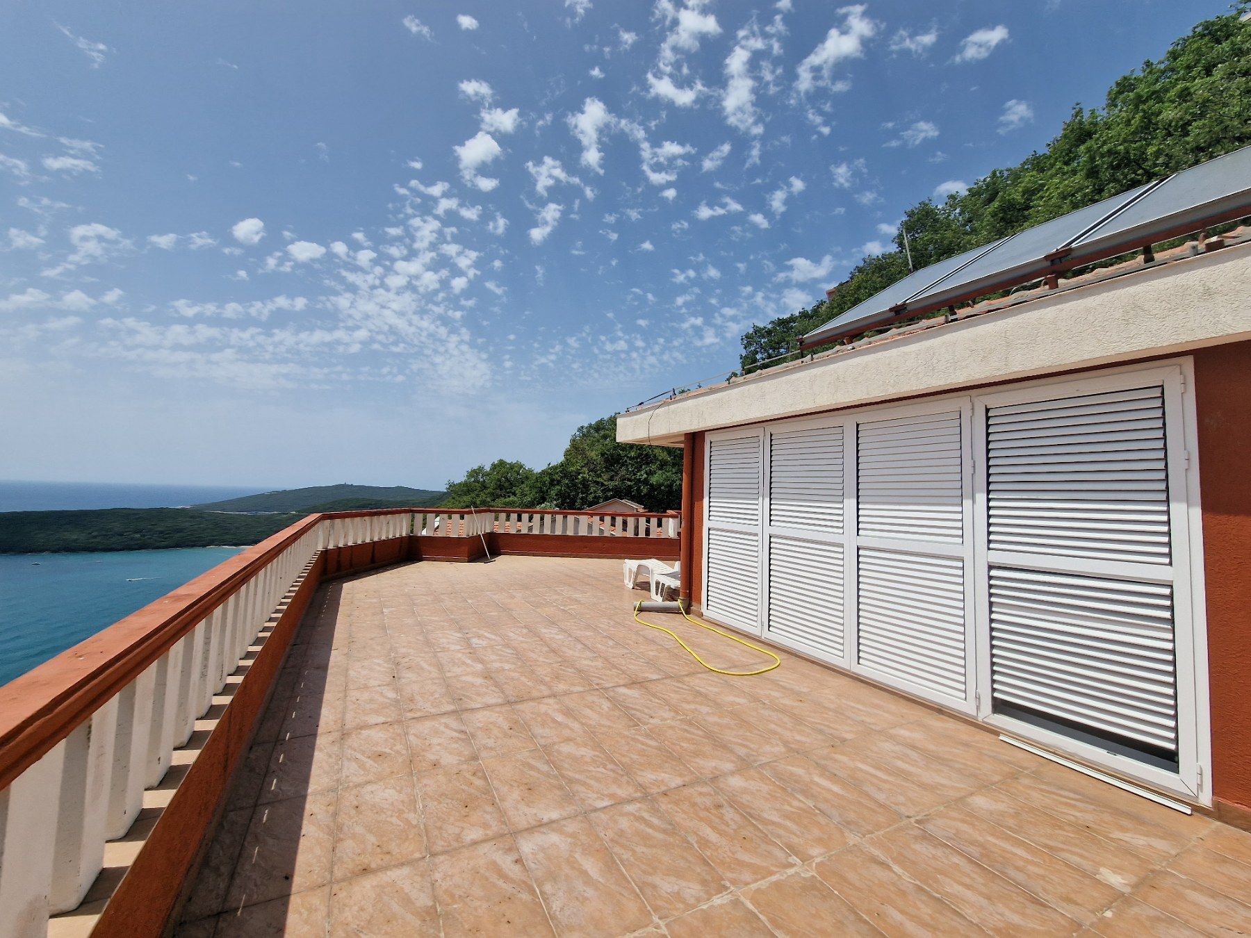 Ekskluzivno izdavanje: Kuća sa panoramskim pogledom na more - Budva, Seoce! Idealno za podzakup i turističko izdavanje! (NA DUZI PERIOD) - Amfora Real Estate