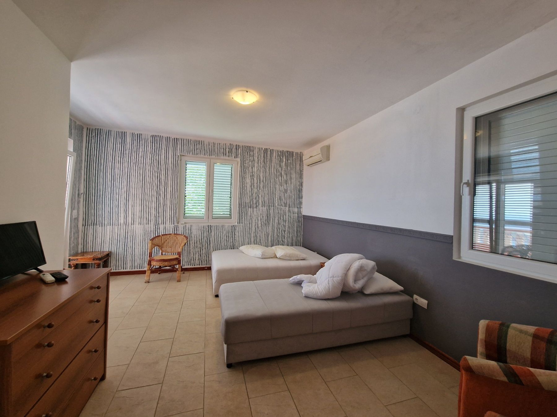 Ekskluzivno izdavanje: Kuća sa panoramskim pogledom na more - Budva, Seoce! Idealno za podzakup i turističko izdavanje! (NA DUZI PERIOD) - Amfora Real Estate