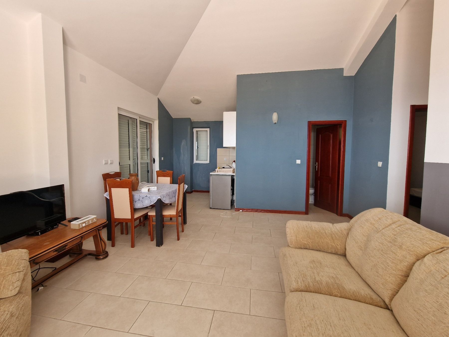 Ekskluzivno izdavanje: Kuća sa panoramskim pogledom na more - Budva, Seoce! Idealno za podzakup i turističko izdavanje! (NA DUZI PERIOD) - Amfora Real Estate