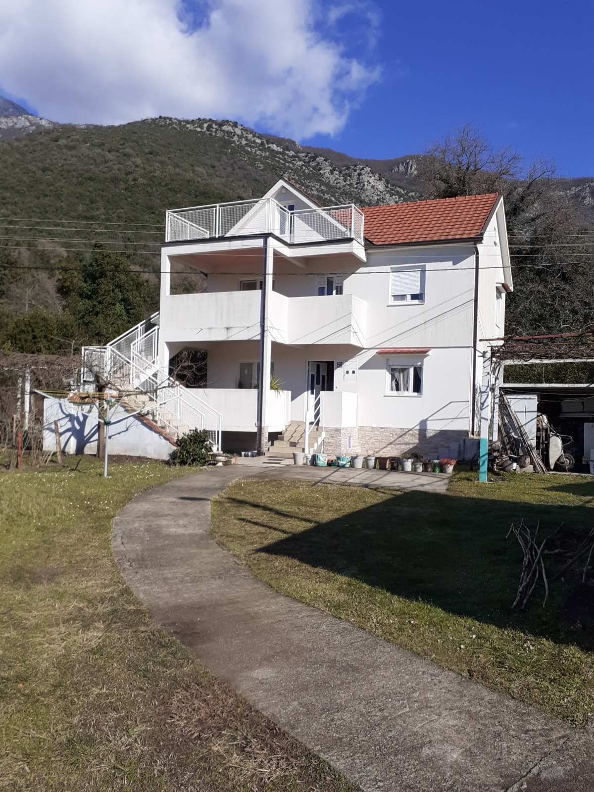 amforaproperty.com/Zelenika, Herceg Novi - Prostrana Kuća 180 m² na Placu od 2000 m²