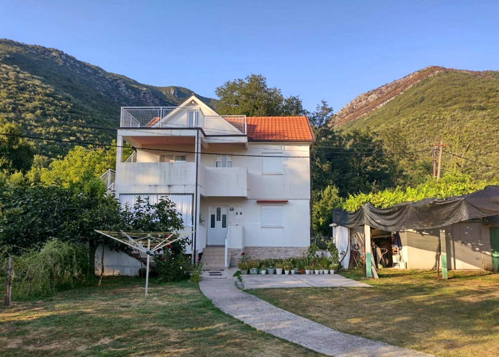 amforaproperty.com/Zelenika, Herceg Novi - Prostrana Kuća 180 m² na Placu od 2000 m²