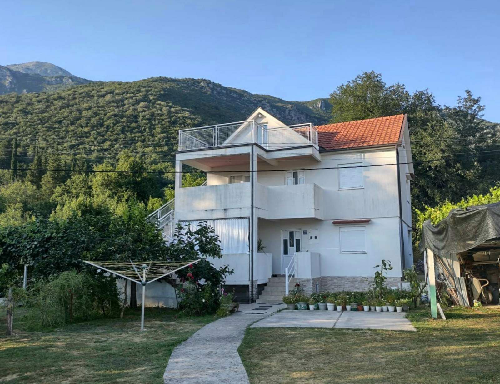 amforaproperty.com/Zelenika, Herceg Novi - Prostrana Kuća 180 m² na Placu od 2000 m²