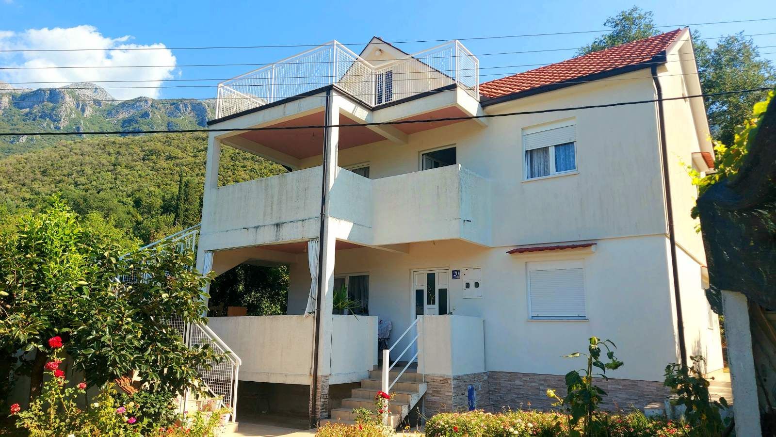 amforaproperty.com/Zelenika, Herceg Novi - Prostrana Kuća 180 m² na Placu od 2000 m²