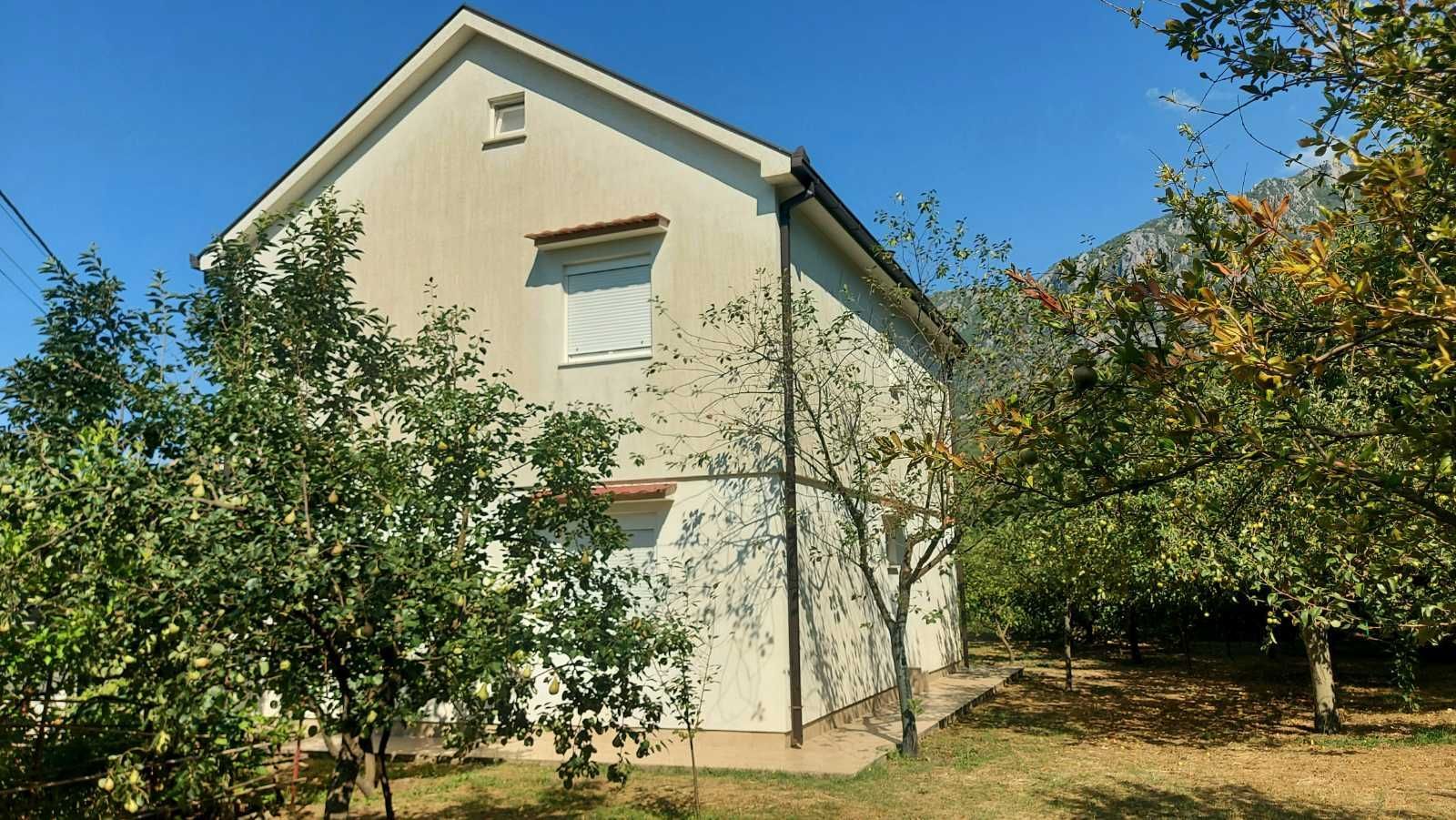 amforaproperty.com/Zelenika, Herceg Novi - Prostrana Kuća 180 m² na Placu od 2000 m²