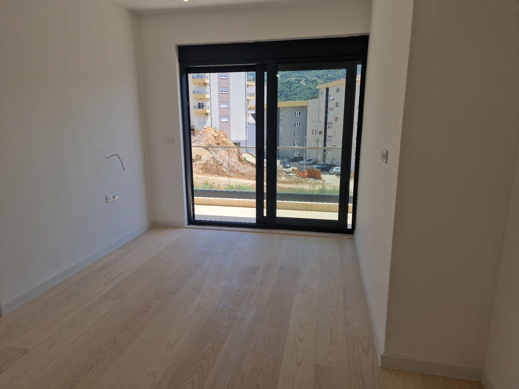 amforaproperty.com/Nov dvosoban stan 77m2 sa pogledom na more i garaznim mestom,Budva,Dubovica Lux