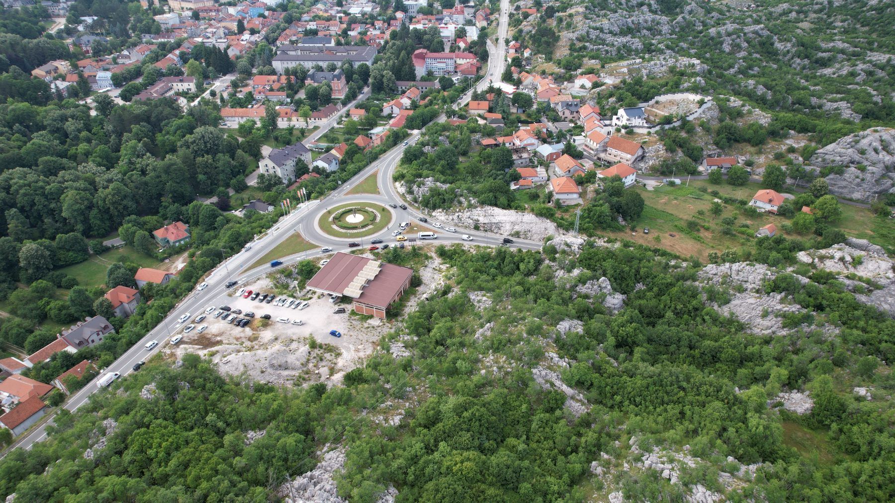 amforaproperty.com/Cetinje-Zemljiste 9000m2 na atraktivnoj lokaciji