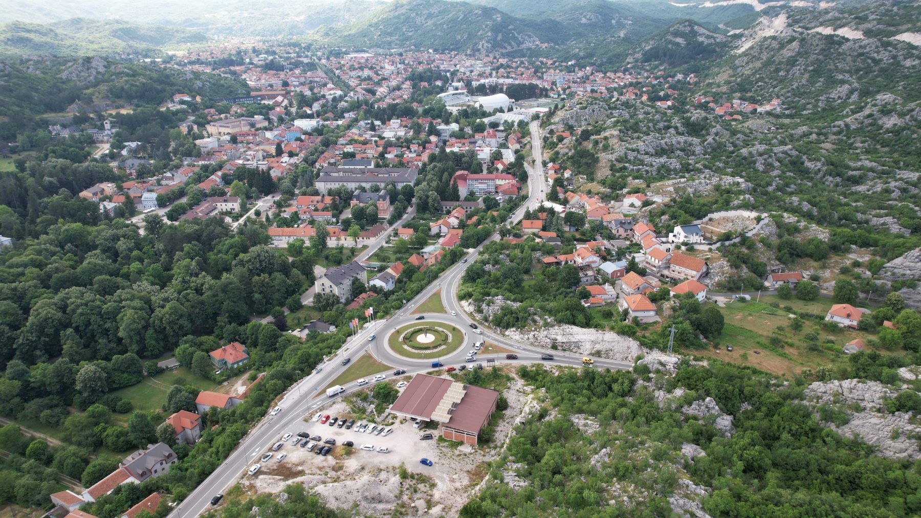 amforaproperty.com/Cetinje-Zemljiste 9000m2 na atraktivnoj lokaciji