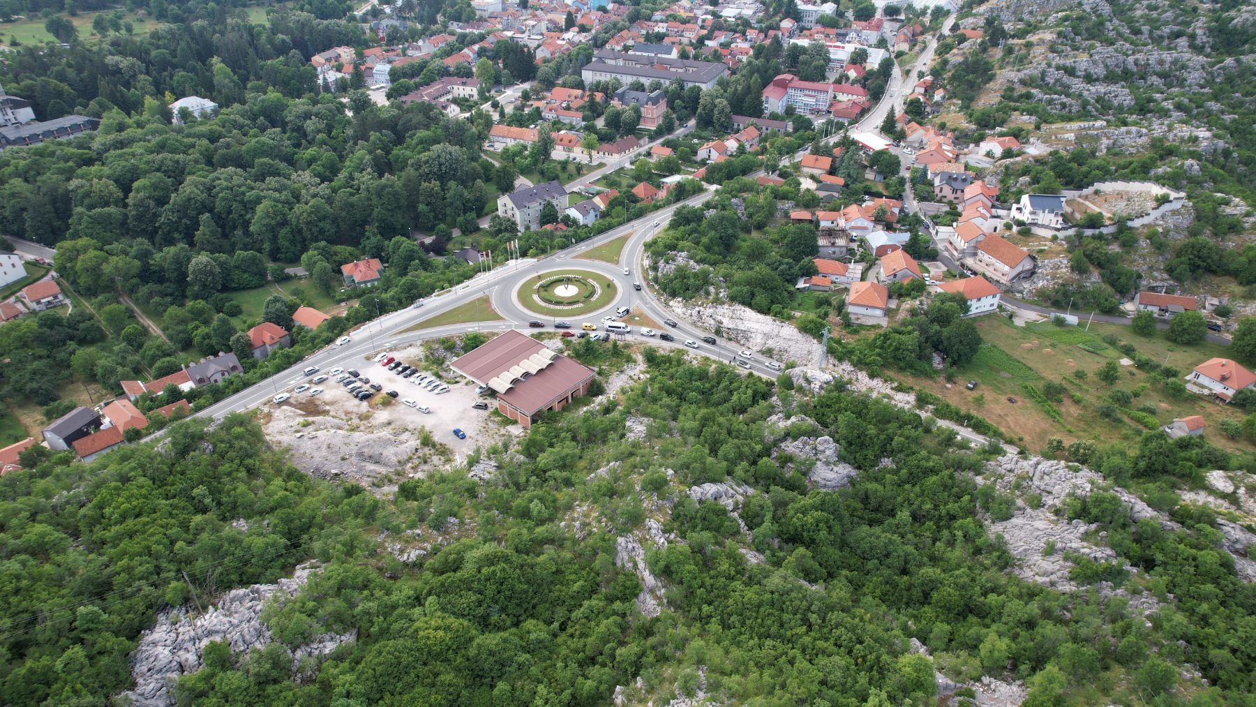 amforaproperty.com/Cetinje-Zemljiste 9000m2 na atraktivnoj lokaciji