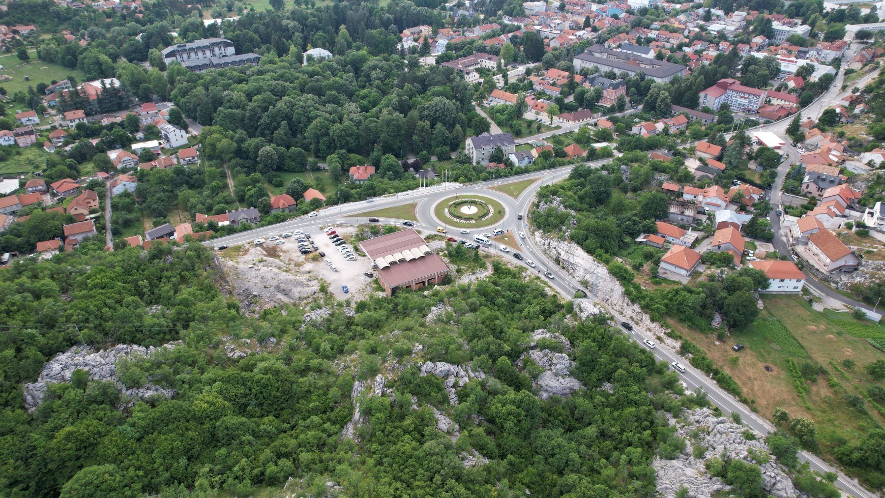 amforaproperty.com/Cetinje-Zemljiste 9000m2 na atraktivnoj lokaciji