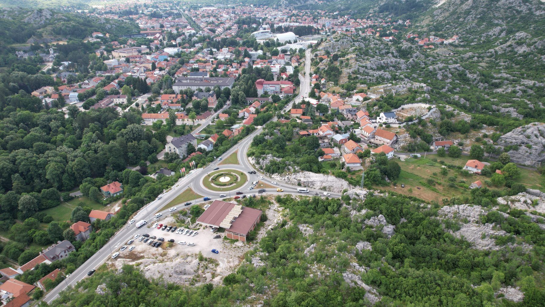 amforaproperty.com/Cetinje-Zemljiste 9000m2 na atraktivnoj lokaciji