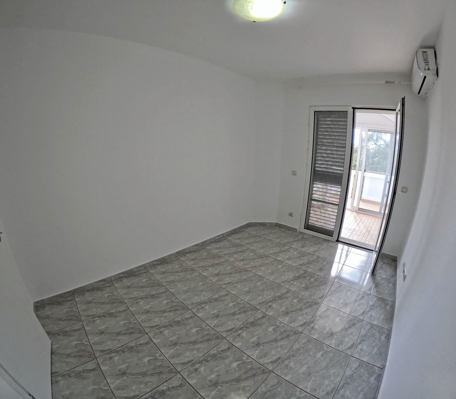 amforaproperty.com/Becici-Dvosoban stan 73m2 plus 36m2 terase