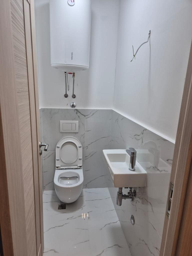 Izdavanje jednosobnog stana 60m2 sa garaznim mestom na prvoj liniji mora,Rafailovici (NA PERIOD DO 01.06.2026) - Amfora Real Estate