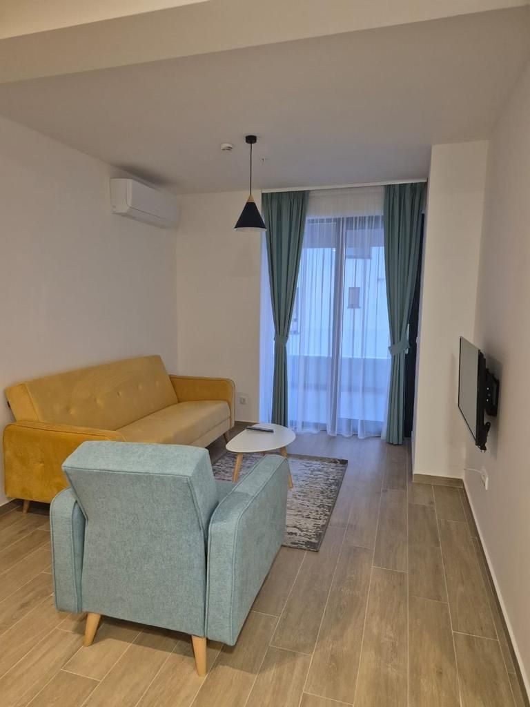 Izdavanje jednosobnog stana 60m2 sa garaznim mestom na prvoj liniji mora,Rafailovici (NA PERIOD DO 01.06.2026) - Amfora Real Estate