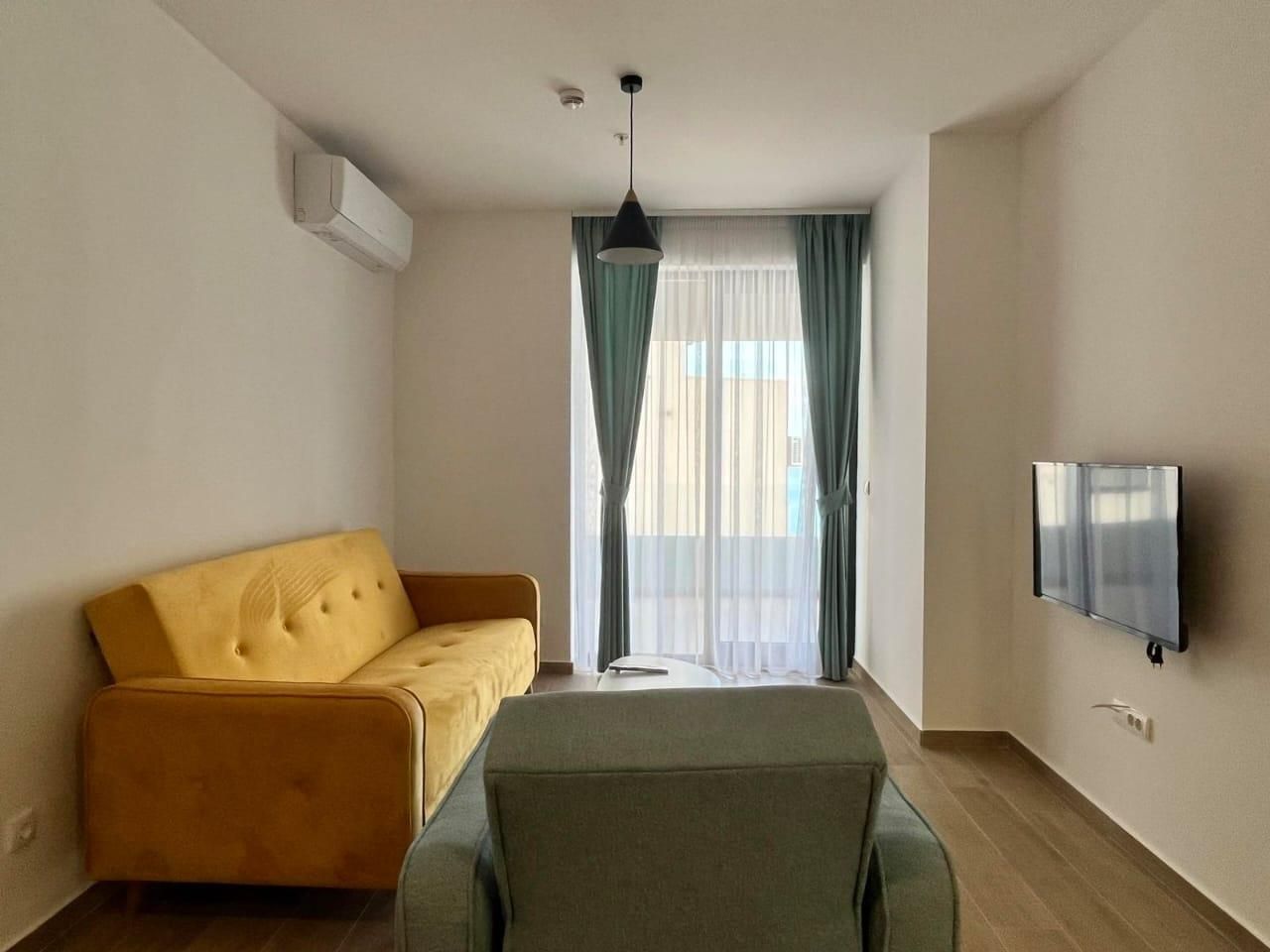 Izdavanje jednosobnog stana 60m2 sa garaznim mestom na prvoj liniji mora,Rafailovici (NA PERIOD DO 01.06.2026) - Amfora Real Estate