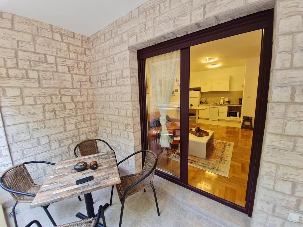 Becici,Jednosoban moderno opremljen stan 47m2 (NA DUZI PERIOD) - Amfora Real Estate