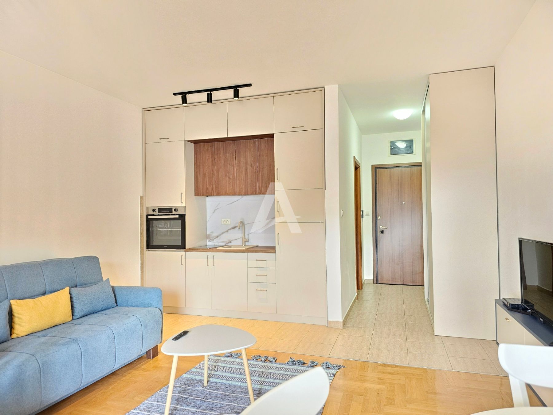 amforaproperty.com/Moderno opremljen studio apartman sa pogledom na more,Becici (na duzi period,dostupan od 01.09)