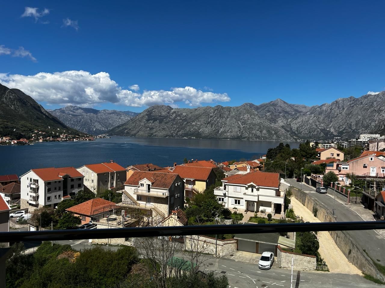 amforaproperty.com/Nov dvosoban stan 108m2 sa pogledom na more u novom stambenom kompleksu u Dobroti, Kotor