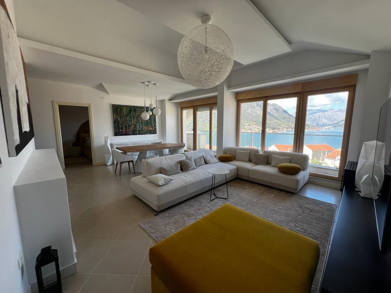 amforaproperty.com/Nov dvosoban stan 108m2 sa pogledom na more u novom stambenom kompleksu u Dobroti, Kotor