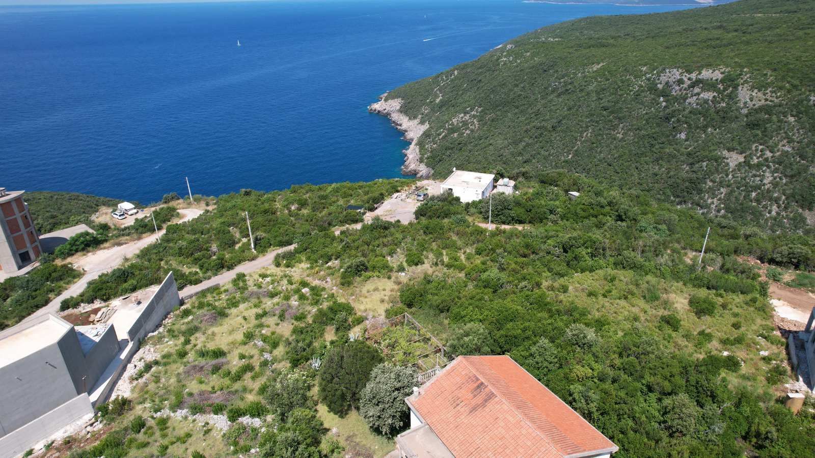 amforaproperty.com/Urbanizovan plac 1675m2 na obali mora-Zagora, Kotor