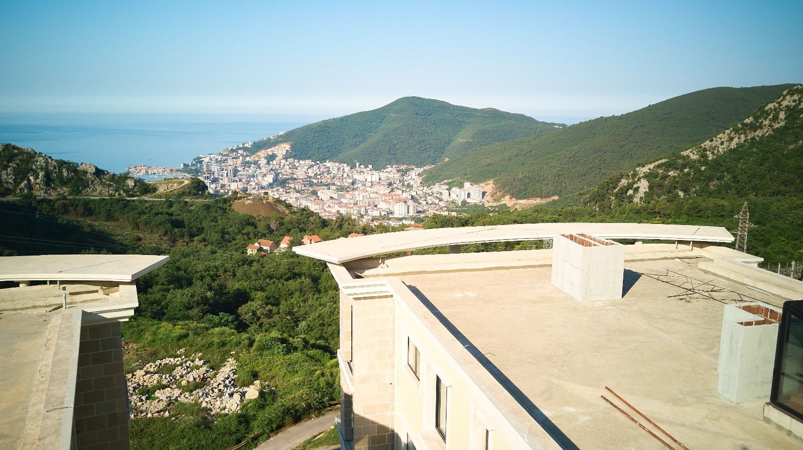 amforaproperty.com/Prodaja kompleksa u izgradnji sa bazenom i panoramskim pogledom u Markovićima, Budva - 3600m²