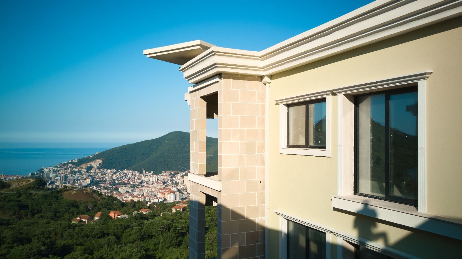 amforaproperty.com/Prodaja kompleksa u izgradnji sa bazenom i panoramskim pogledom u Markovićima, Budva - 3600m²