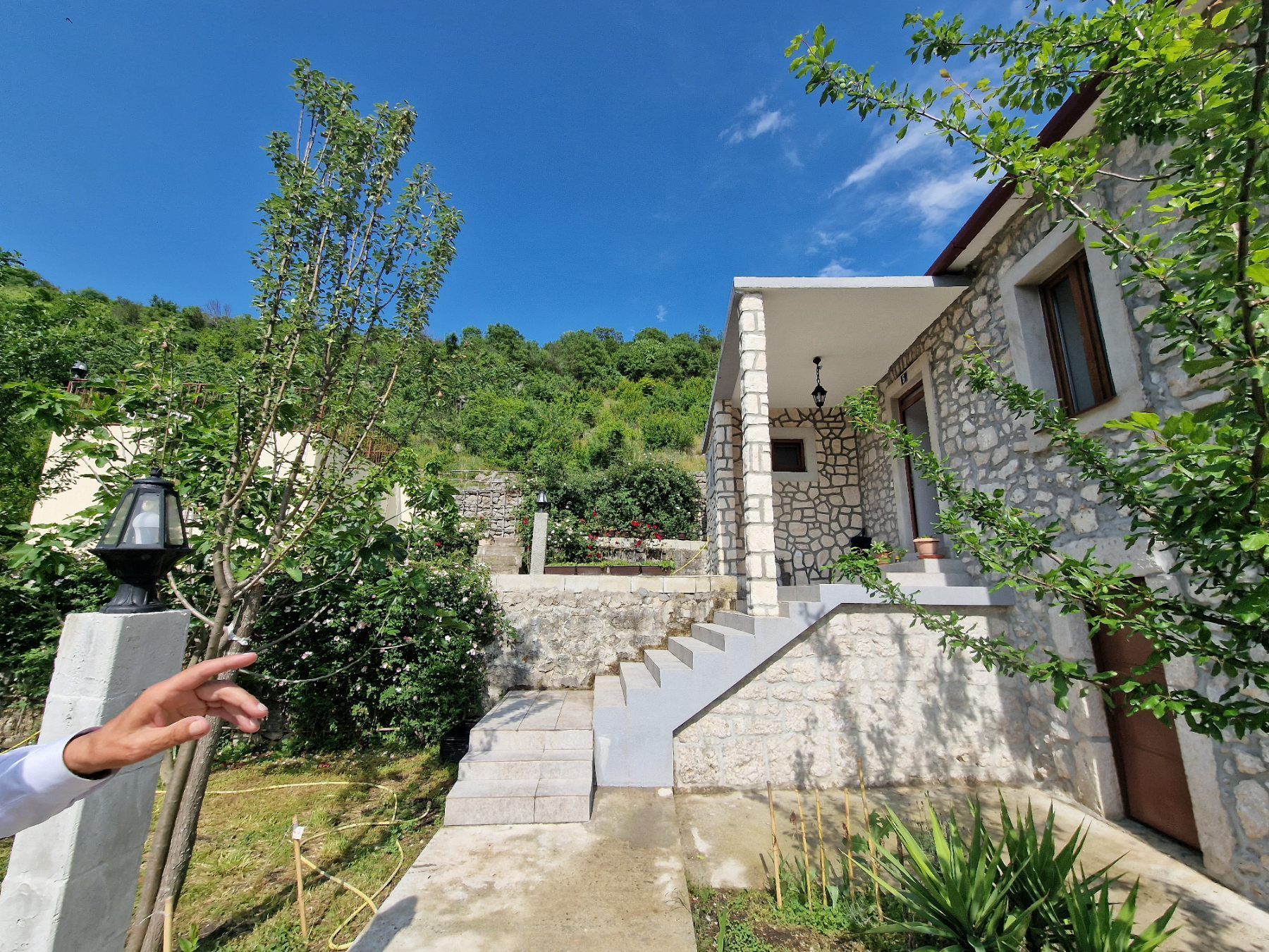 amforaproperty.com/Prodaja,Danilovgrad,Podgorica-Kamena kuća sa prostranim imanjem
