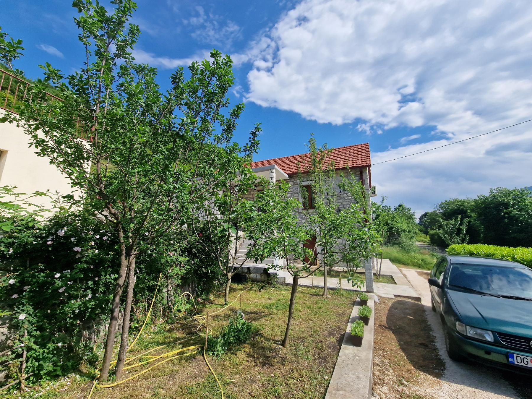 amforaproperty.com/Prodaja,Danilovgrad,Podgorica-Kamena kuća sa prostranim imanjem