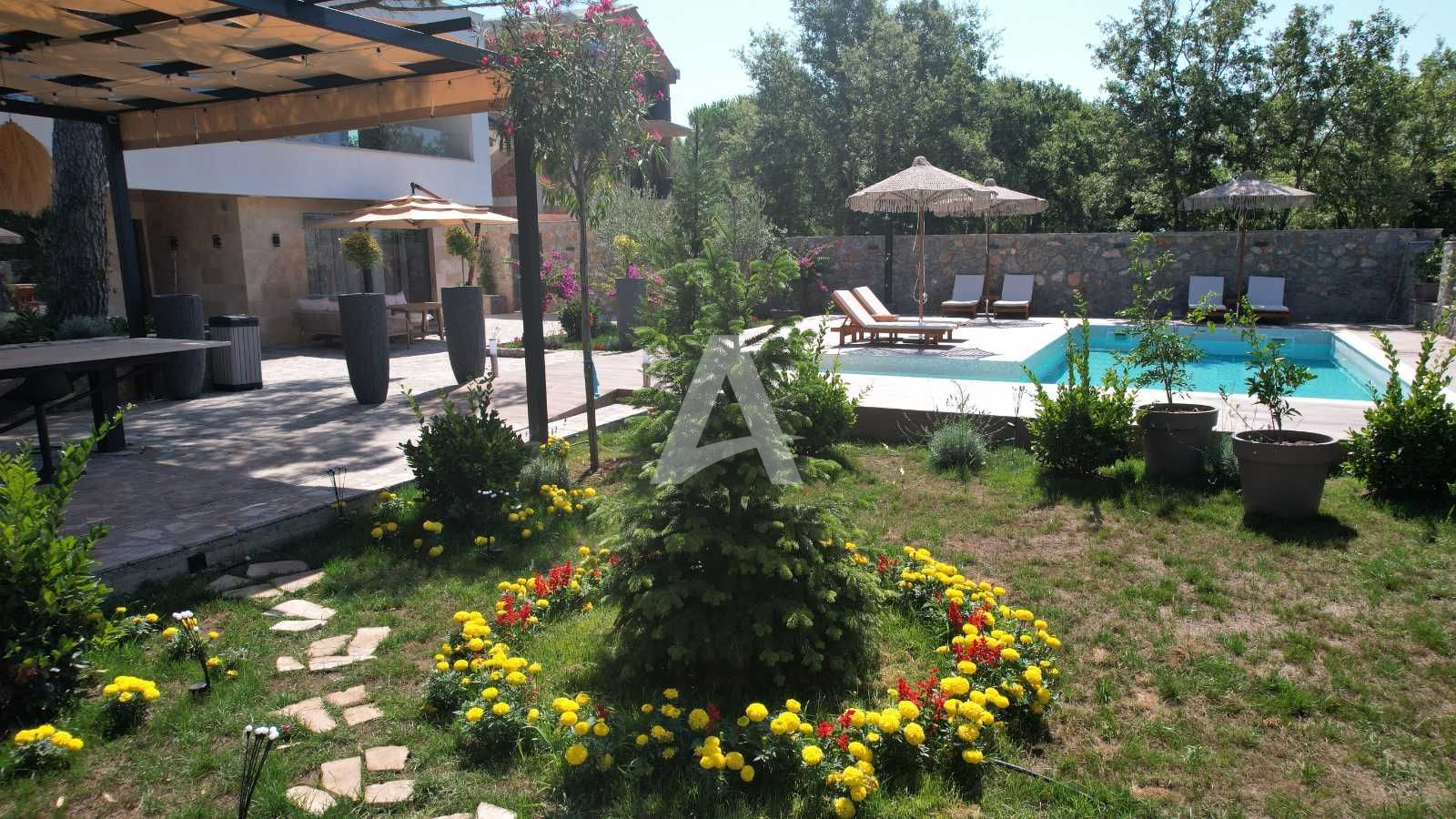 amforaproperty.com/Izdavanje,Kotor,Zagora-Ekskluzivna Vila sa Bazenom, Krovnom Terasom, Đakuzijem i Letnjom Kuhinjom (NA PERIOD OD 01.10-01.06.2025)