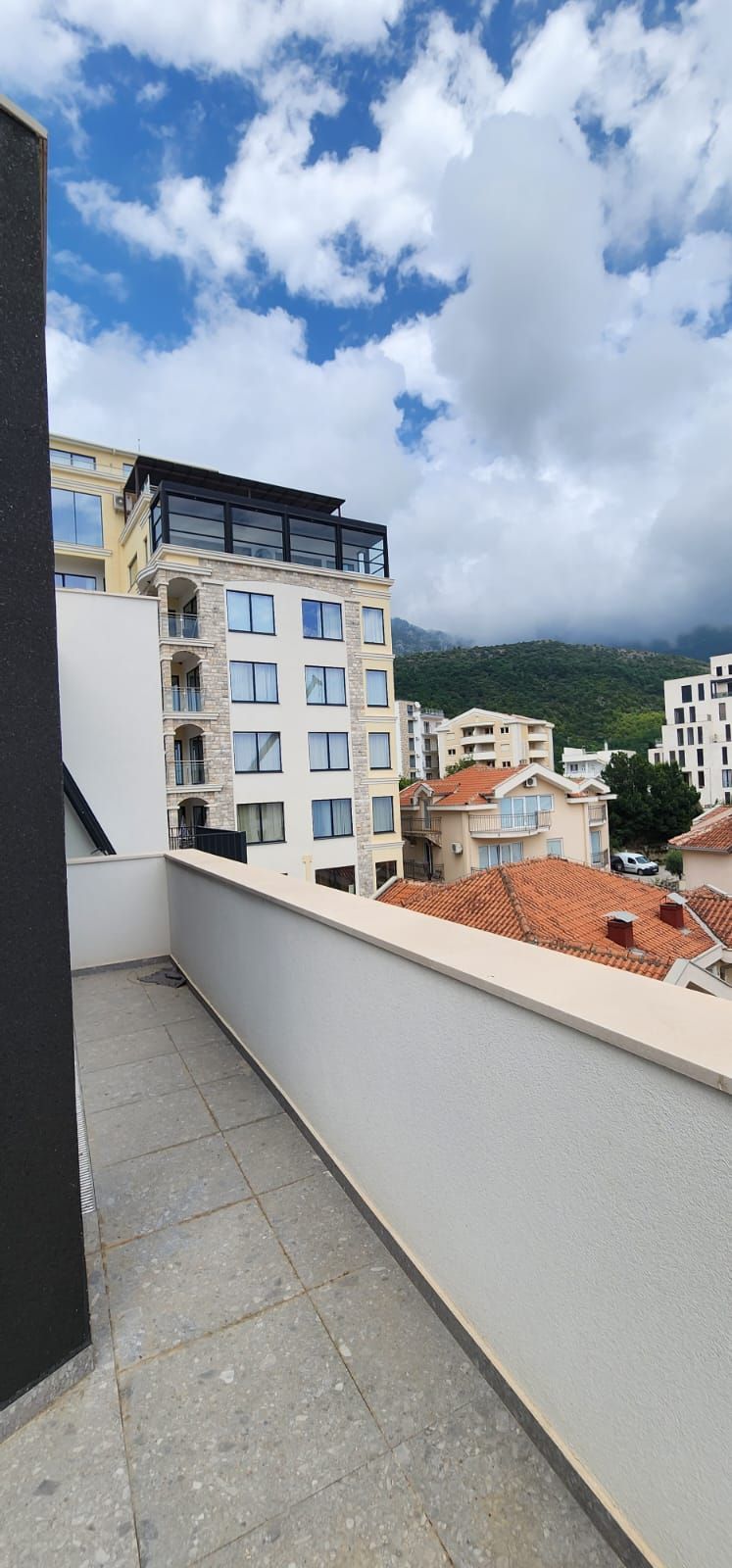 amforaproperty.com/Prodaja, Bečići – Jednosoban Stan 67m² sa Pogledom na More u Novom Kompleksu sa Bazenom