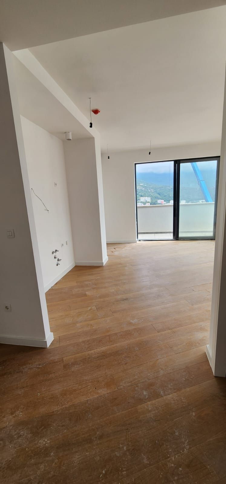 amforaproperty.com/Prodaja, Bečići – Jednosoban Stan 67m² sa Pogledom na More u Novom Kompleksu sa Bazenom