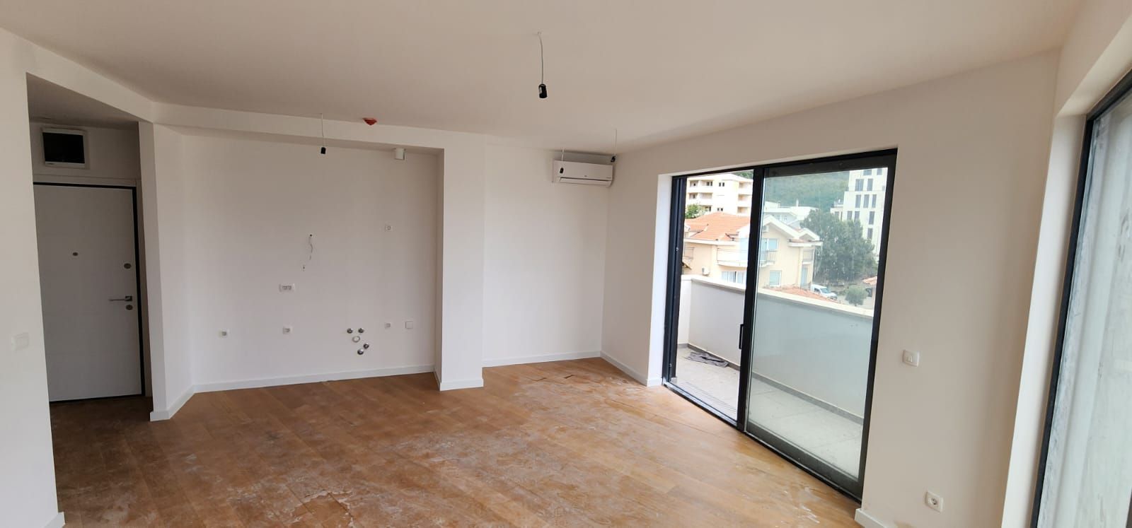 amforaproperty.com/Prodaja, Bečići – Jednosoban Stan 67m² sa Pogledom na More u Novom Kompleksu sa Bazenom