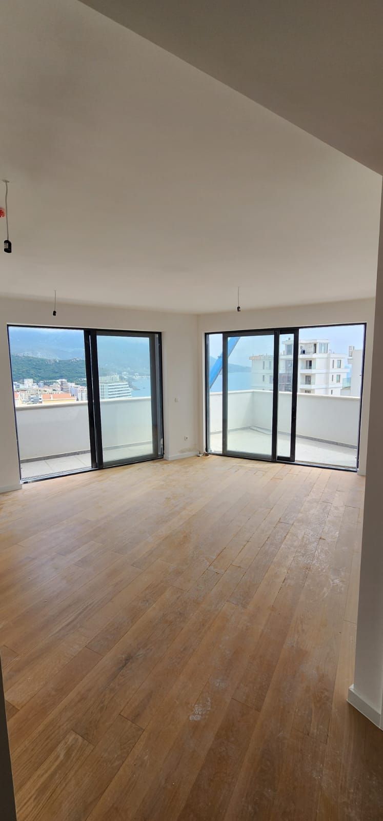 amforaproperty.com/Prodaja, Bečići – Jednosoban Stan 67m² sa Pogledom na More u Novom Kompleksu sa Bazenom