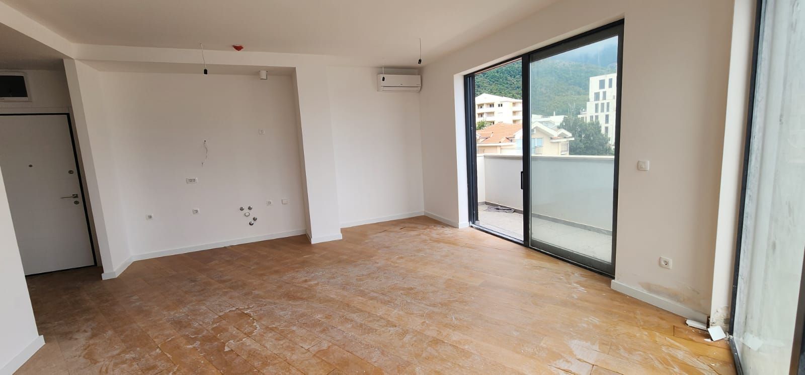 amforaproperty.com/Prodaja, Bečići – Jednosoban Stan 67m² sa Pogledom na More u Novom Kompleksu sa Bazenom