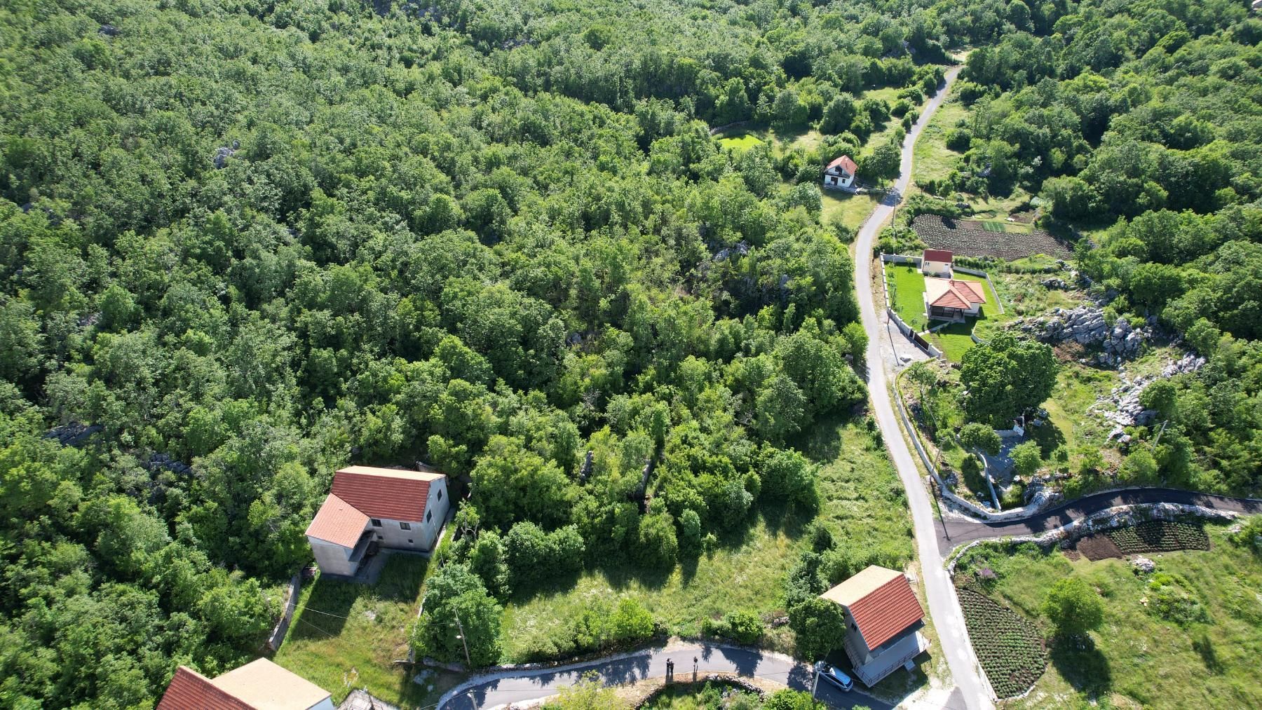 amforaproperty.com/Prodaja,Zemljiste,Cetinje-Plac 23.240m2