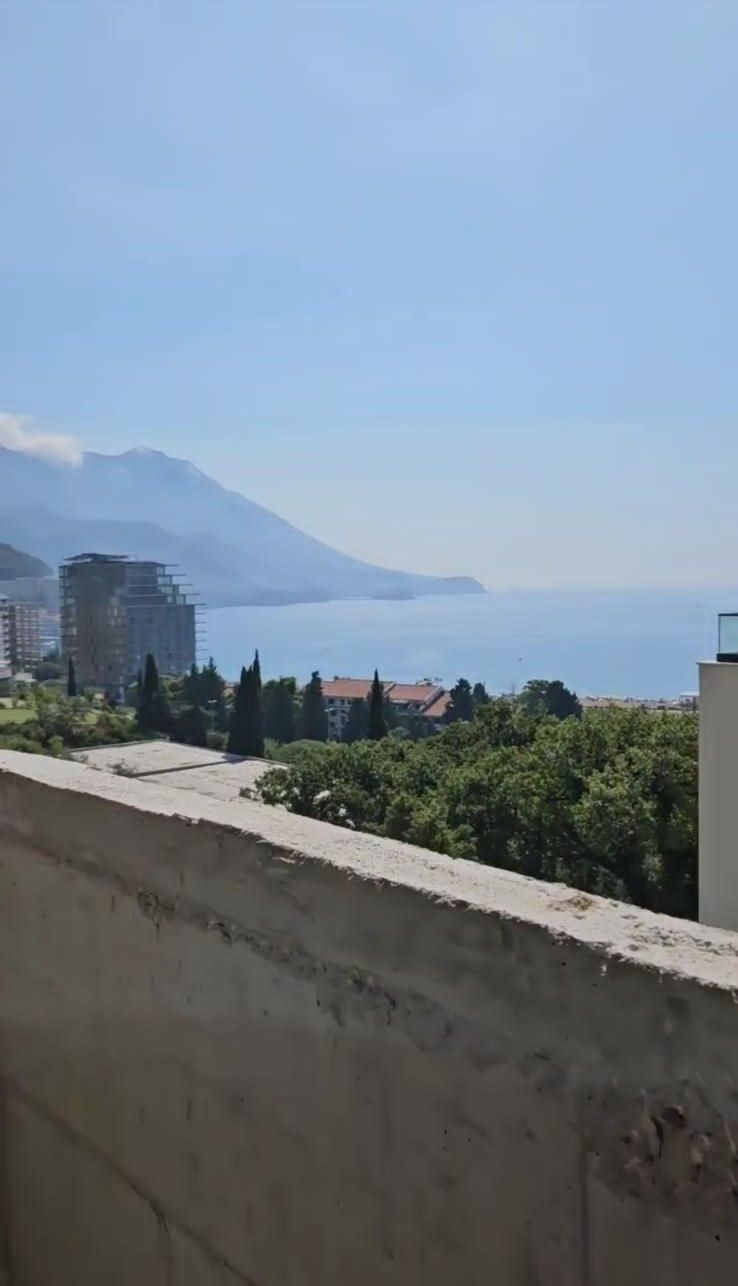 amforaproperty.com/Bečići, Budva - Luksuzan jednosoban stan sa pogledom na more i garažnim mestom u kompleksu 