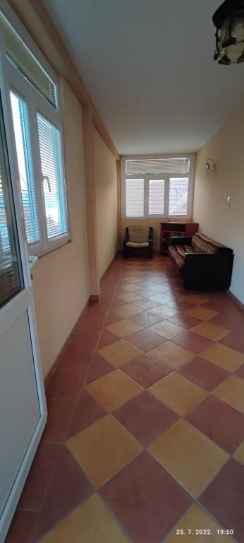 amforaproperty.com/Tivat - Kuća sa pogledom na more na atraktivnoj lokaciji (120 m² + 500 m² dvorište)