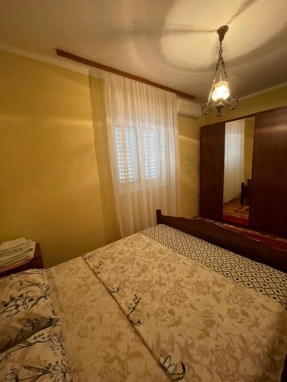 amforaproperty.com/Tivat - Kuća sa pogledom na more na atraktivnoj lokaciji (120 m² + 500 m² dvorište)