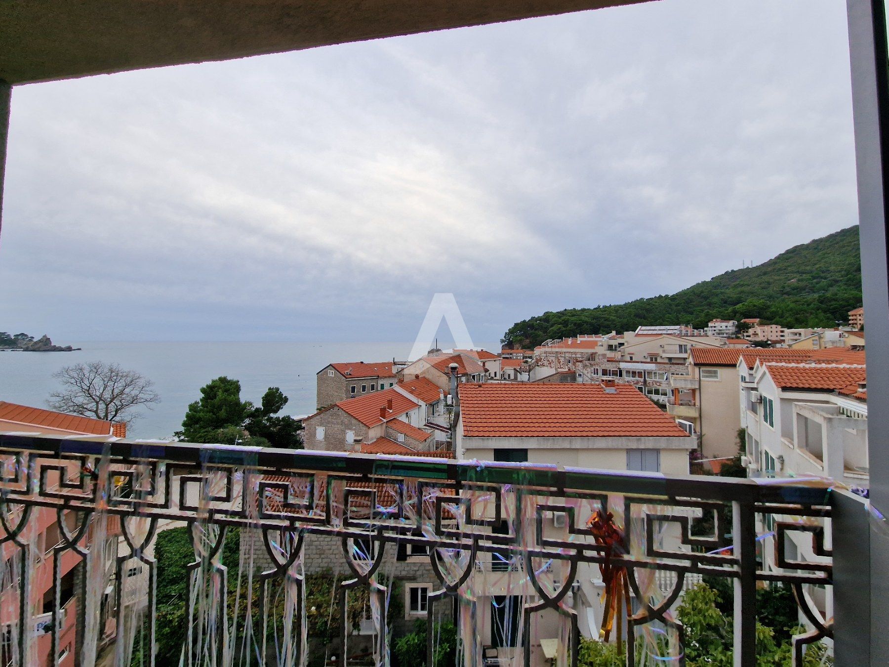 amforaproperty.com/Petrovac, Budva - Luksuzno opremljen trosoban stan sa panoramskim pogledom na more za izdavanje (22.09.2024 - 01.06.2025)