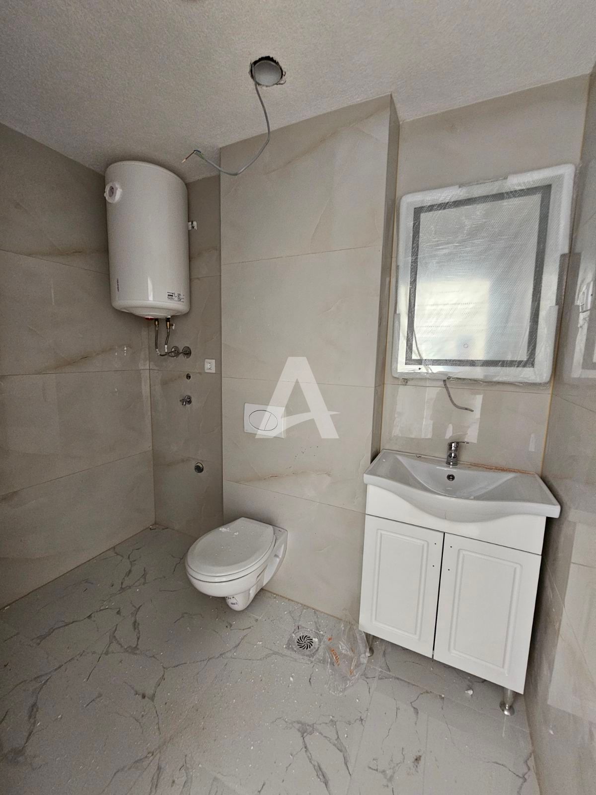 amforaproperty.com/Prodaja Jednosobnog Stana 42m² u Novoj Zgradi u Bečićima – Bez 3% Poreza!