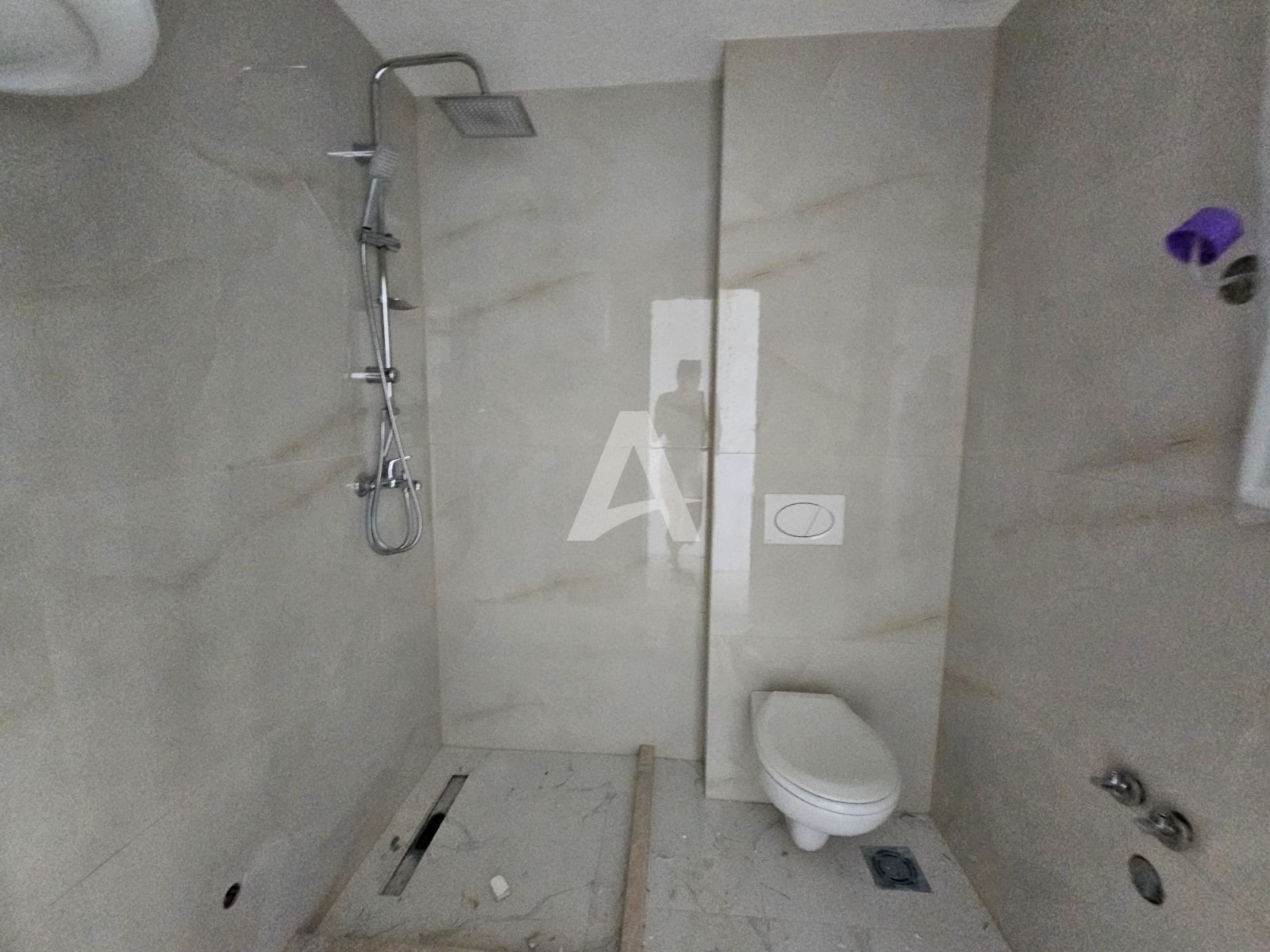 amforaproperty.com/Prodaja Dvosobnog Stana 48m² s Pogledom na More u Novoj Zgradi u Bečićima – Bez 3% Poreza!