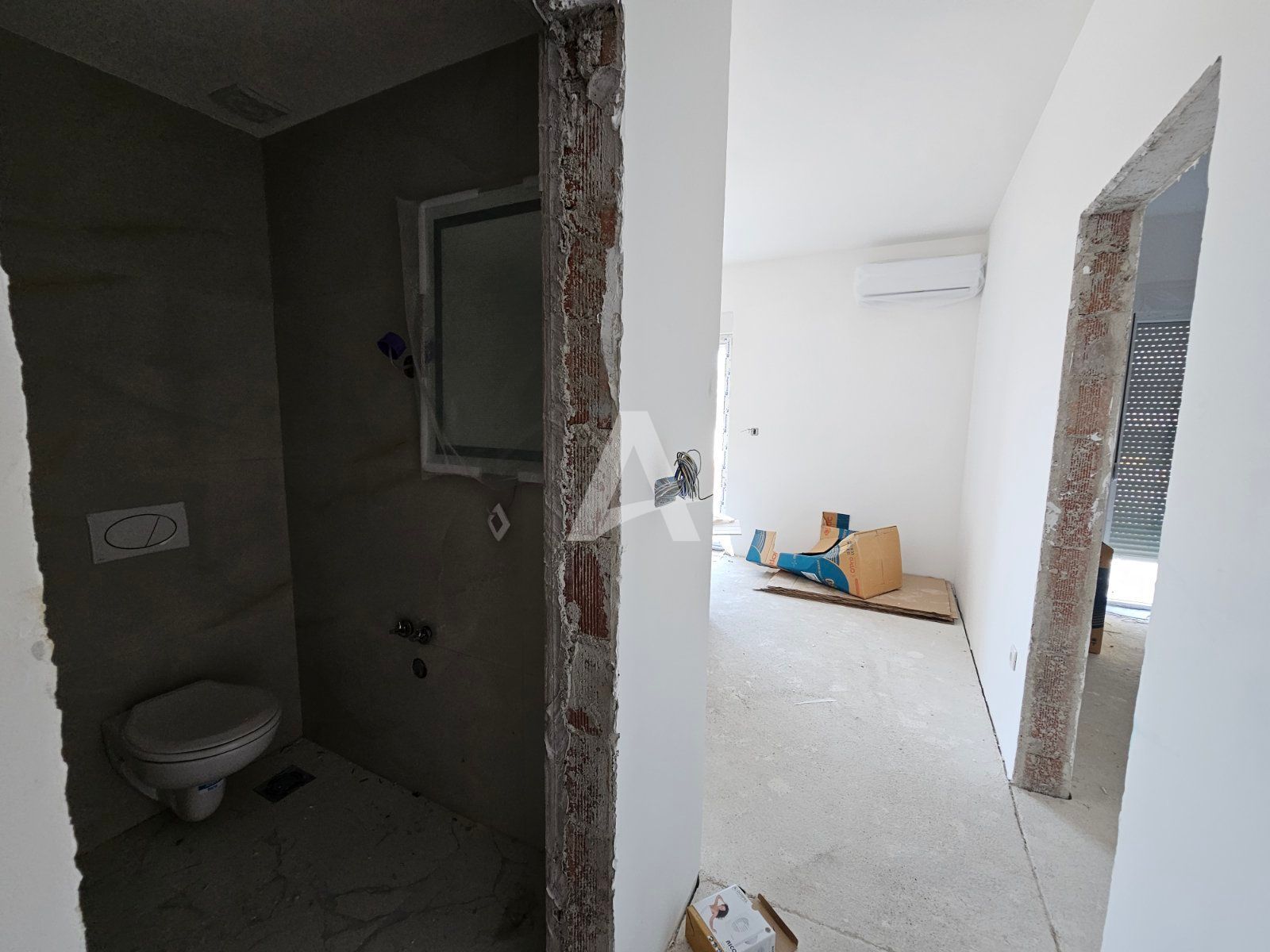 amforaproperty.com/Prodaja Dvosobnog Stana 48m² s Pogledom na More u Novoj Zgradi u Bečićima – Bez 3% Poreza!