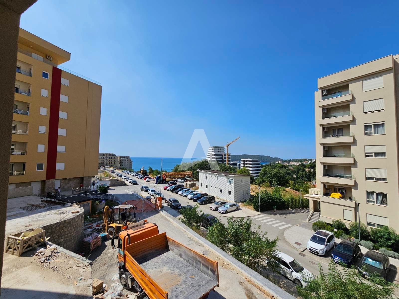 amforaproperty.com/Prodaja Dvosobnog Stana 59m² s Pogledom na More u Novoj Zgradi u Bečićima – Bez 3% Poreza!