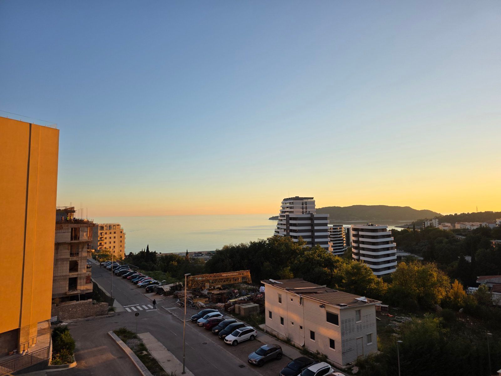 Dvosoban Stan 58m² s Pogledom na More u Bečićima – Nova Zgrada, Bez 3% Poreza! - Amfora Real Estate