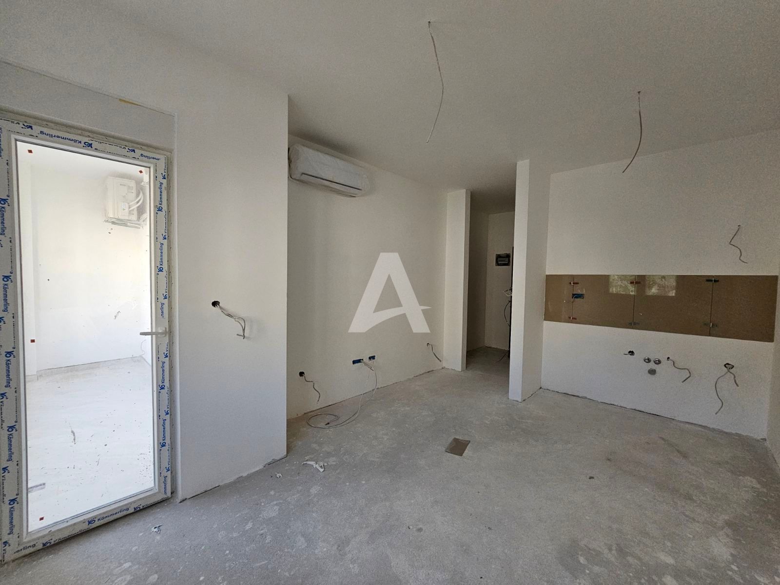 amforaproperty.com/Prodaja Studio Apartmana 23m² u Novoj Zgradi u Bečićima – Bez 3% Poreza!