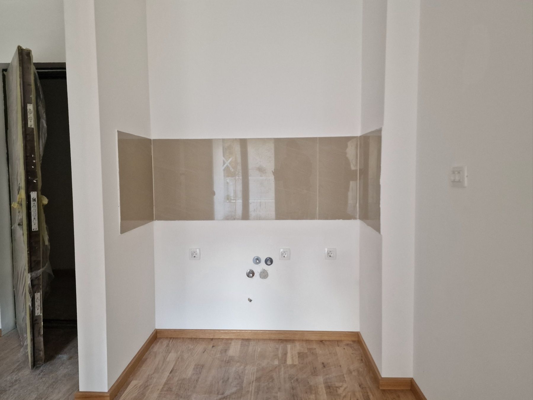 amforaproperty.com/Prodaja Studio Apartmana 31m² sa bocnim pogledom na more u Novoj Zgradi u Bečićima – Bez 3% Poreza!