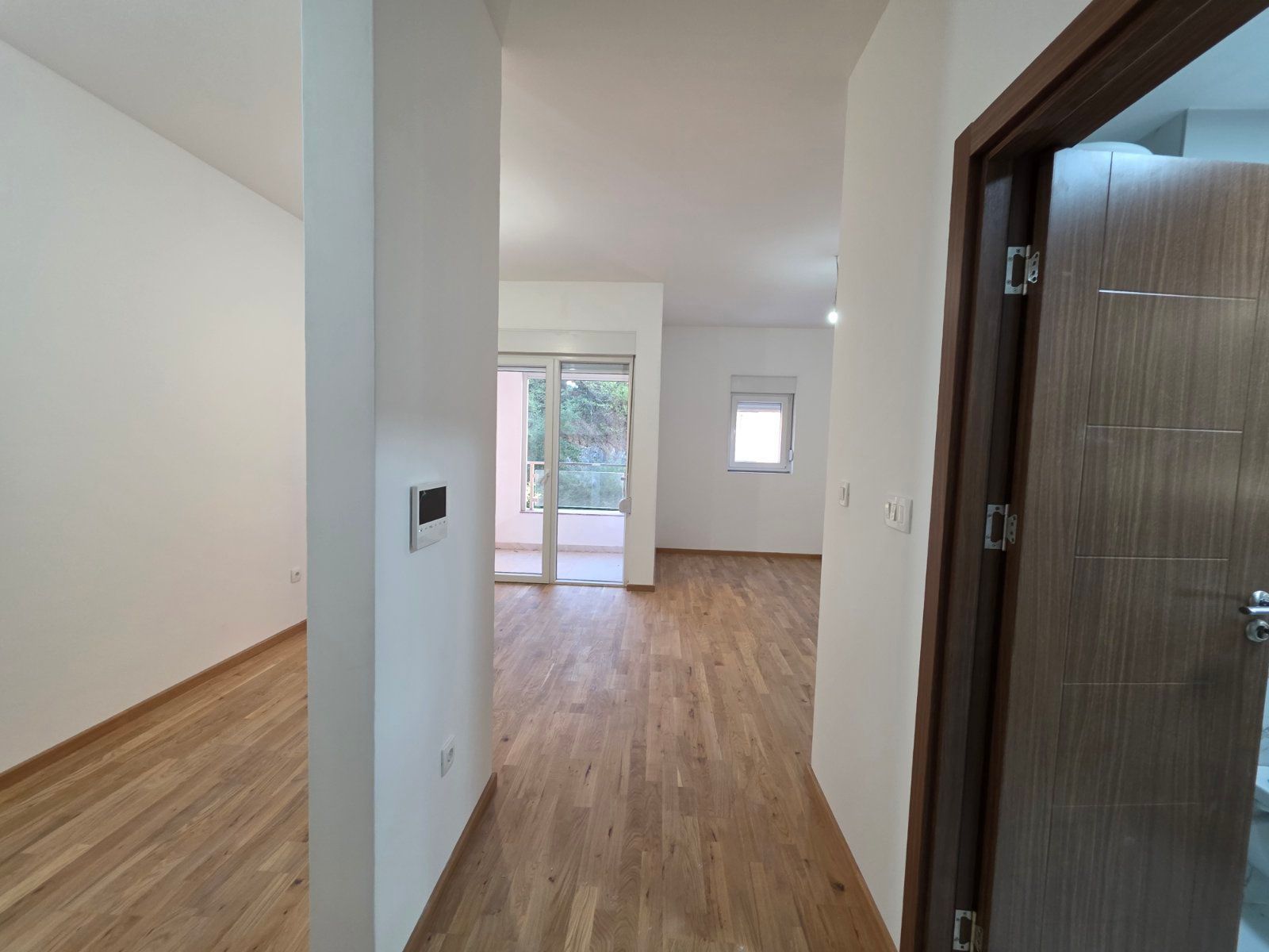 Prodaja Studio Apartmana 31m² sa bocnim pogledom na more u Novoj Zgradi u Bečićima – Bez 3% Poreza! - Amfora Real Estate